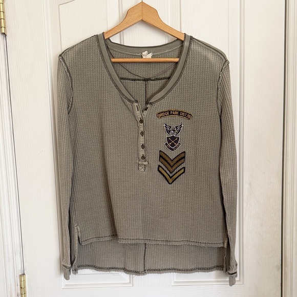 We The Free People Bridget Bridge Park Army Green Patch Waffle Henley Top sz XS - Picture 2 of 6
